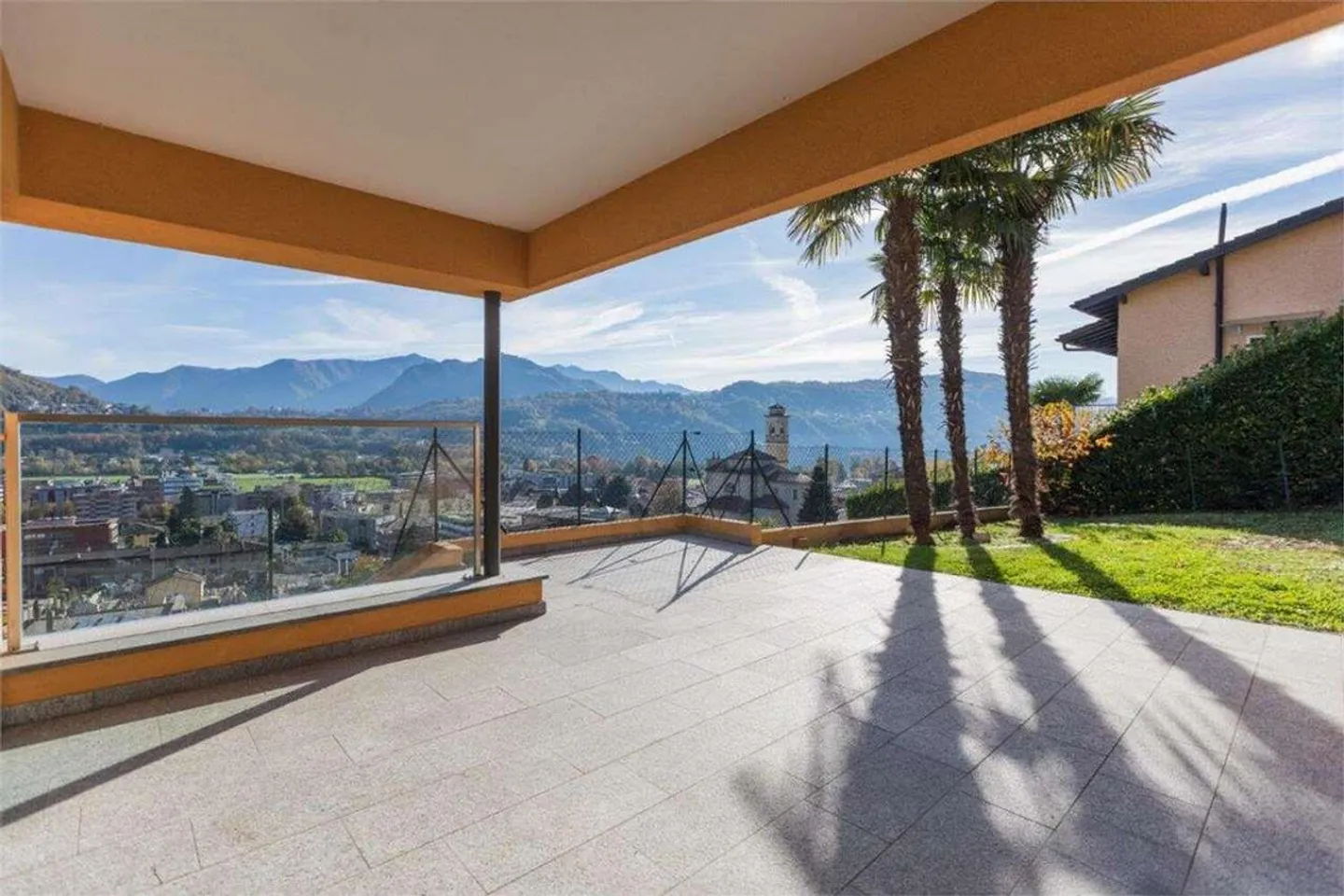 Exklusive Einfamilienvilla mit Seeblick - Foto 1 von 13