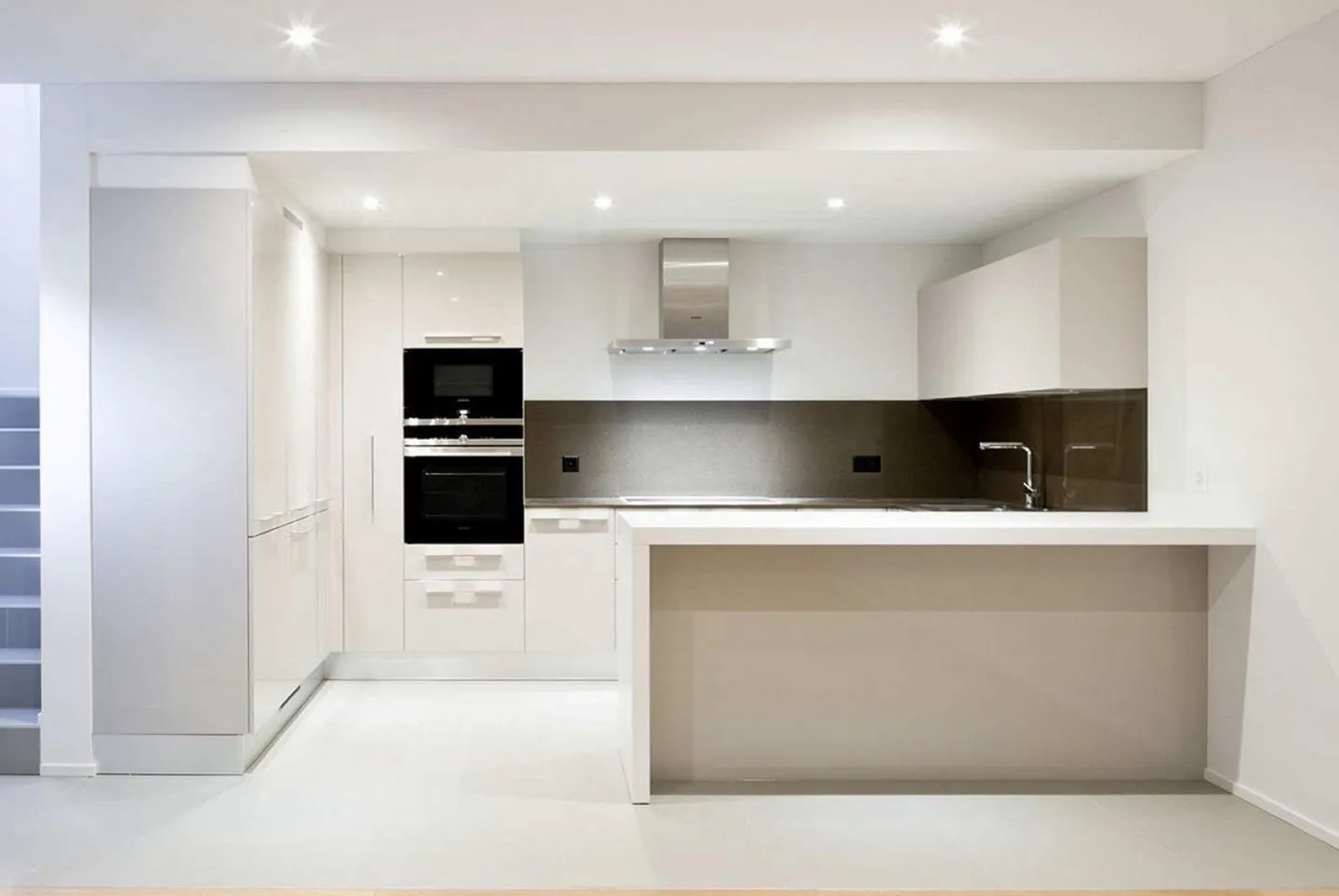 Modern Villa 5.5 with Garden and View of Collina d'Oro - Photo 1 of 13