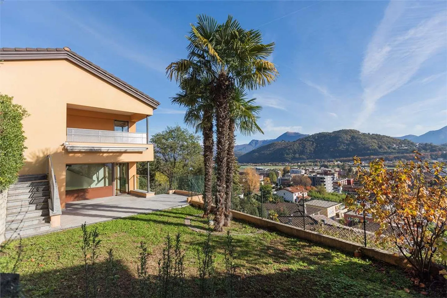 Exklusive Einfamilienvilla mit Seeblick - Foto 3 von 13