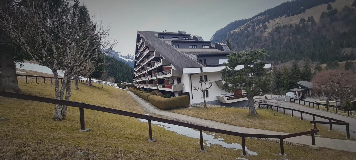 Ampio appartamento di 2,5 locali di 62 m2 + balcone di 11 m2 + posto auto nel garage interno - Foto 25 di 29