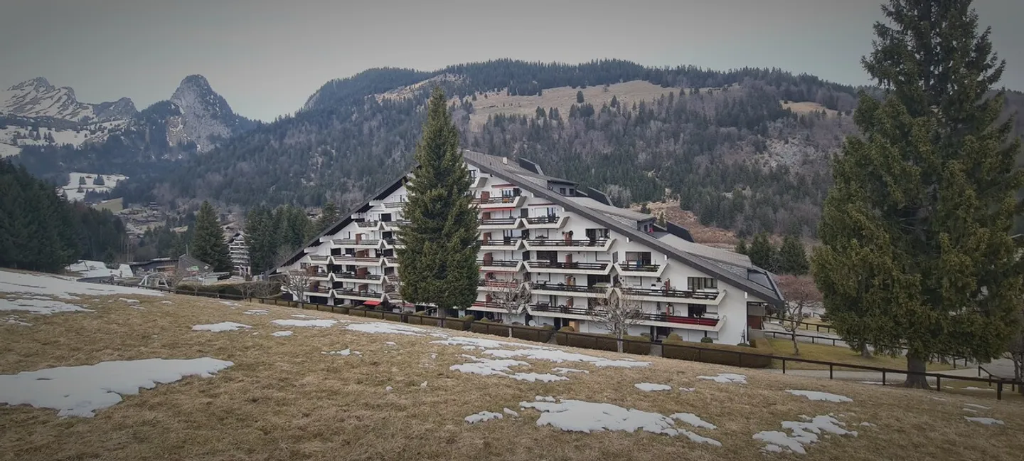 Ampio appartamento di 2,5 locali di 62 m2 + balcone di 11 m2 + posto auto nel garage interno - Foto 26 di 29