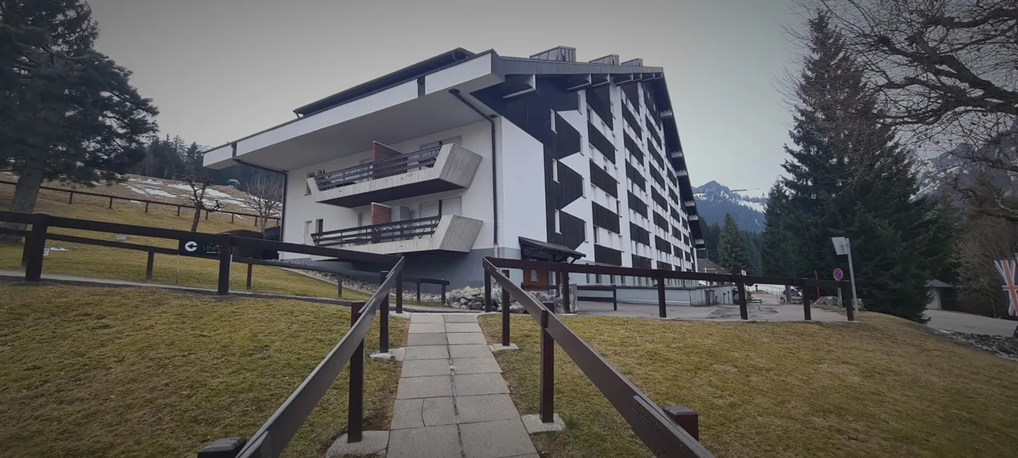 Ampio appartamento di 2,5 locali di 62 m2 + balcone di 11 m2 + posto auto nel garage interno - Foto 27 di 29