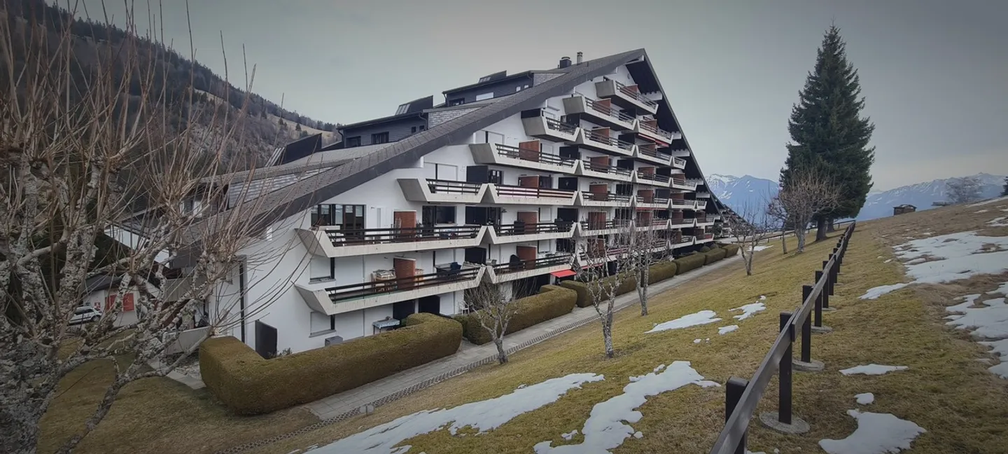 Ampio appartamento di 2,5 locali di 62 m2 + balcone di 11 m2 + posto auto nel garage interno - Foto 28 di 29