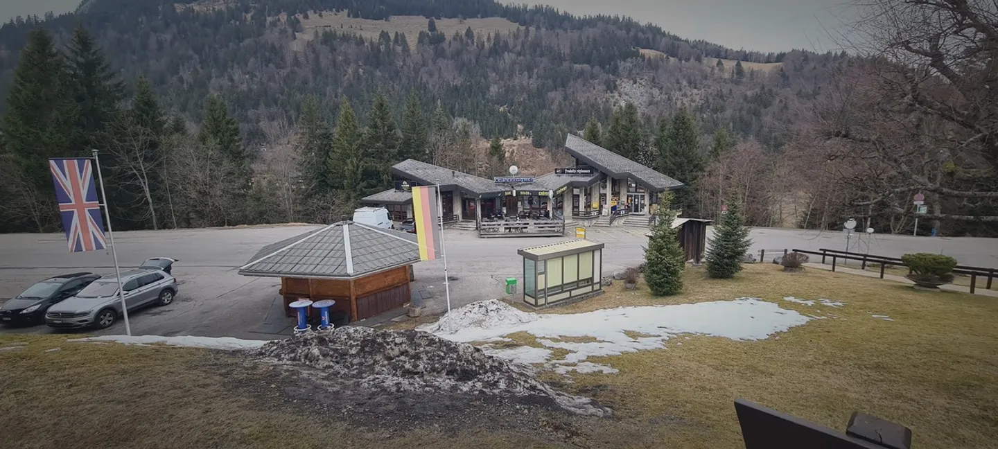 Ampio appartamento di 2,5 locali di 62 m2 + balcone di 11 m2 + posto auto nel garage interno - Foto 29 di 29