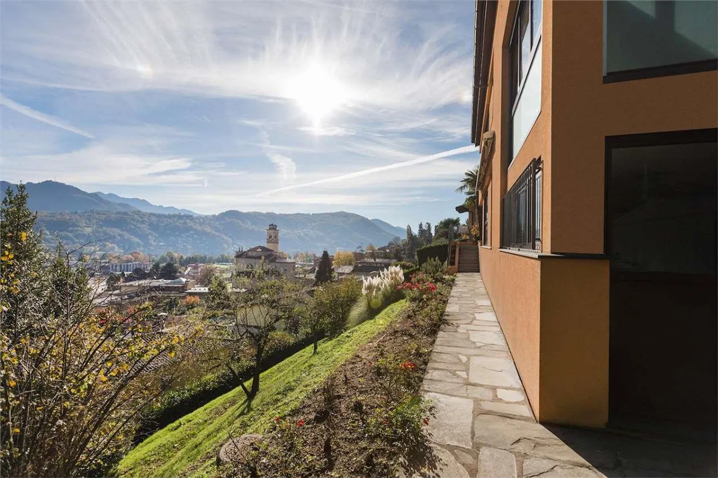 Exklusive Einfamilienvilla mit Seeblick - Foto 10 von 13