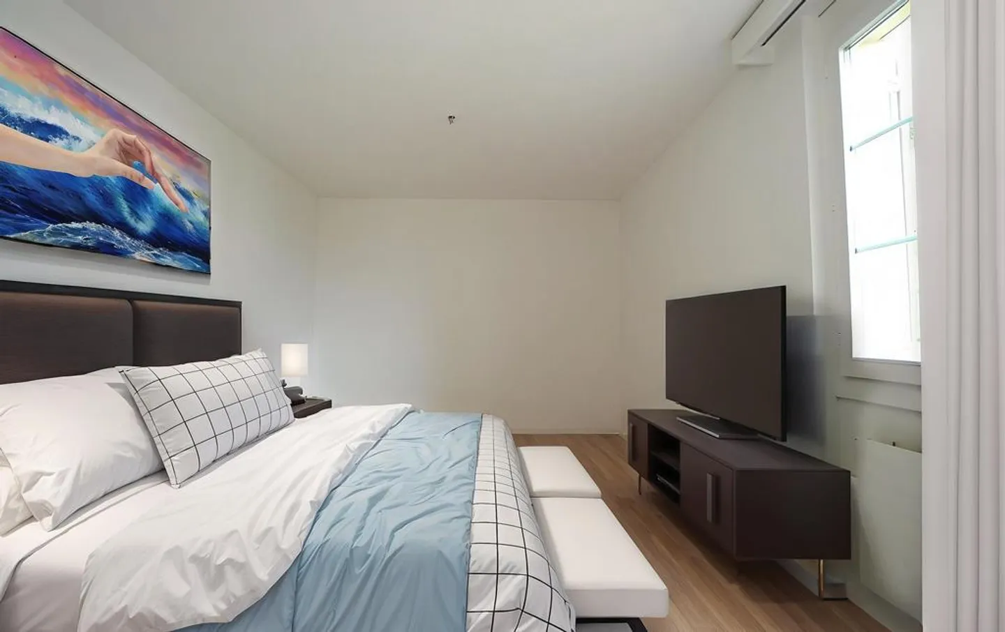 4.5 Room Apartment - Completely Renovated Bathroom - Photo 6 of 11