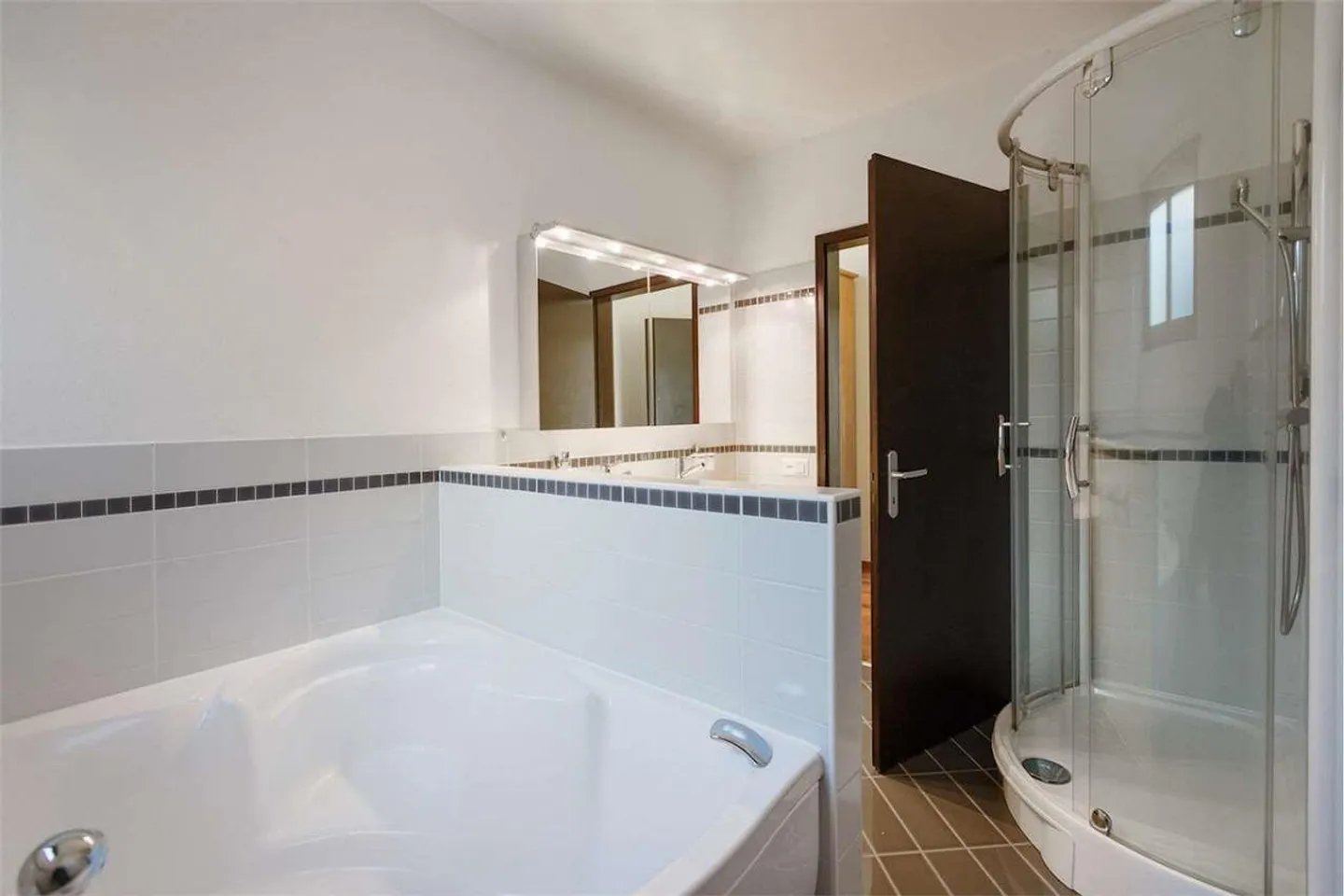 Exklusive Einfamilienvilla mit Seeblick - Foto 11 von 13