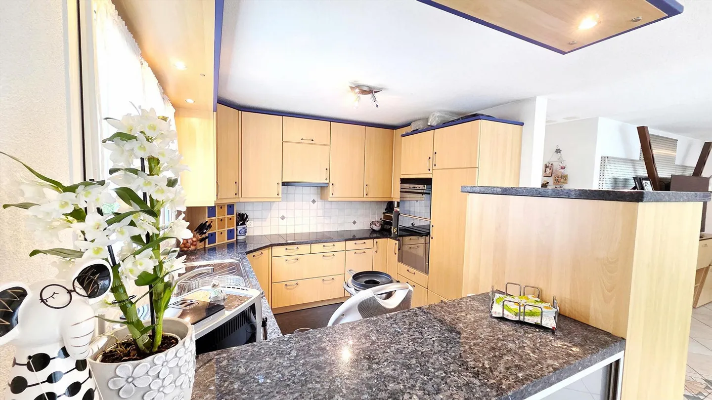6½-Zimmer-Einfamilienhaus mit übergrossem Wintergarten an bester Makrolage - Foto 3 von 17