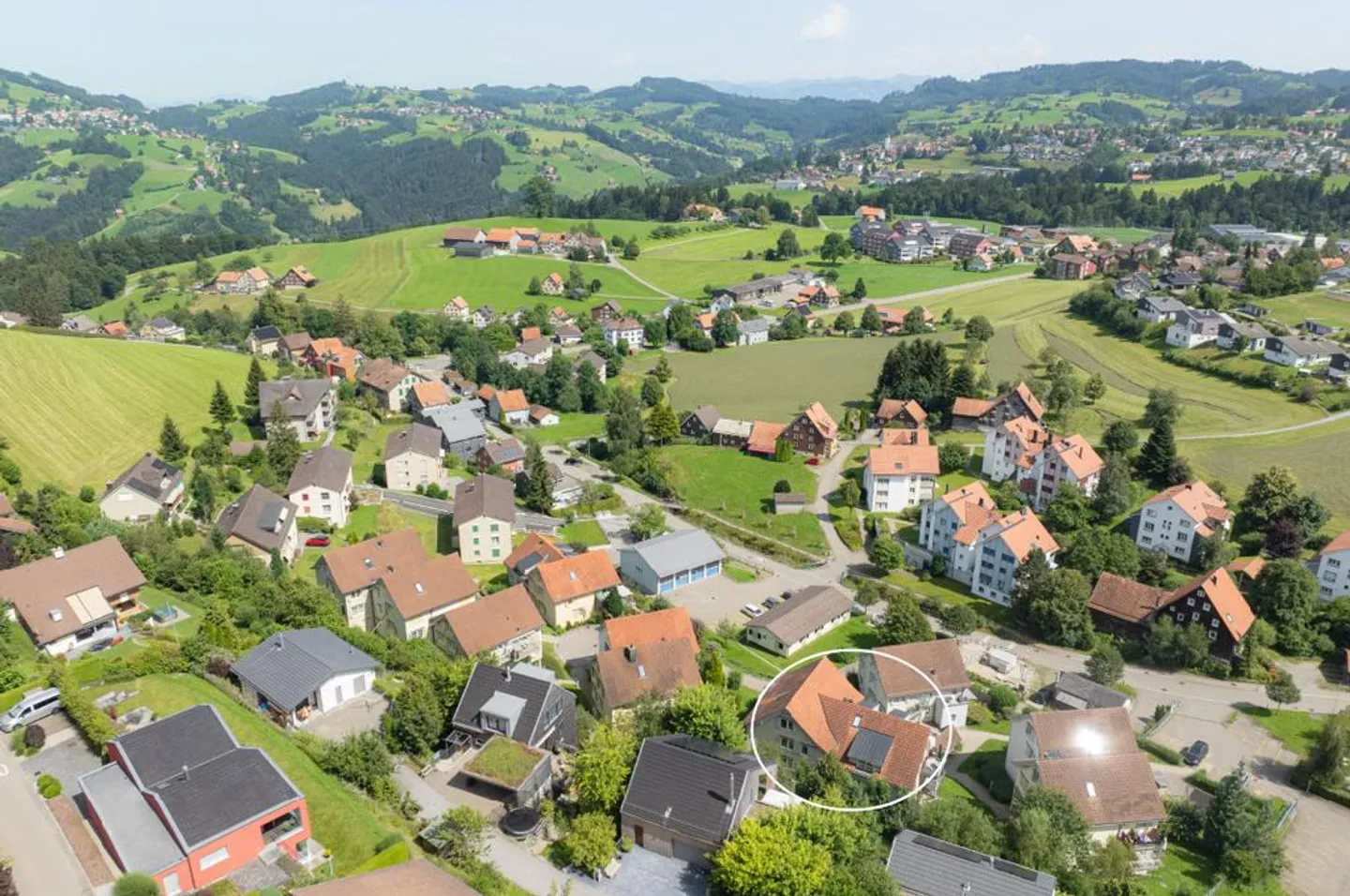 4.5 Room Apartment - Completely Renovated Bathroom - Photo 8 of 11