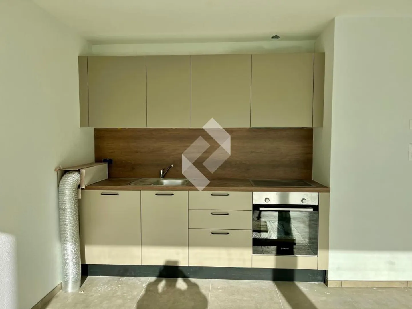 New one-room apartment for rent - view of the tower and west orientation - Photo 3 of 7