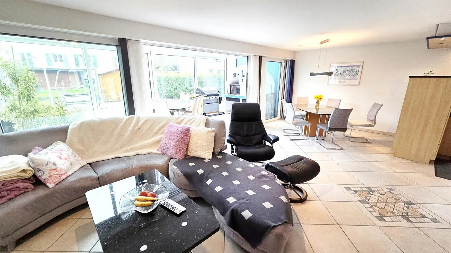 6½-Zimmer-Einfamilienhaus mit übergrossem Wintergarten an bester Makrolage - Foto 6 von 17