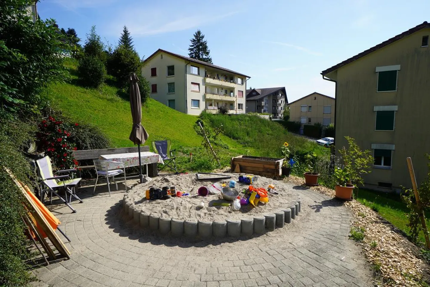 4.5 Room Apartment - Completely Renovated Bathroom - Photo 9 of 11