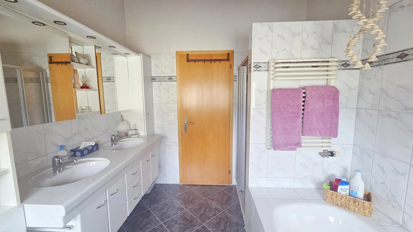 6½-Zimmer-Einfamilienhaus mit übergrossem Wintergarten an bester Makrolage - Foto 10 von 17