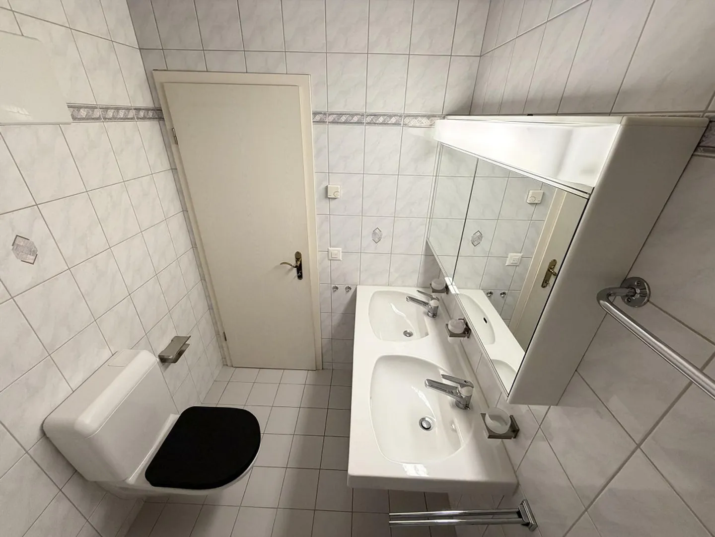 Charmante Dachwohnung in Buttikon - Foto 11 von 11