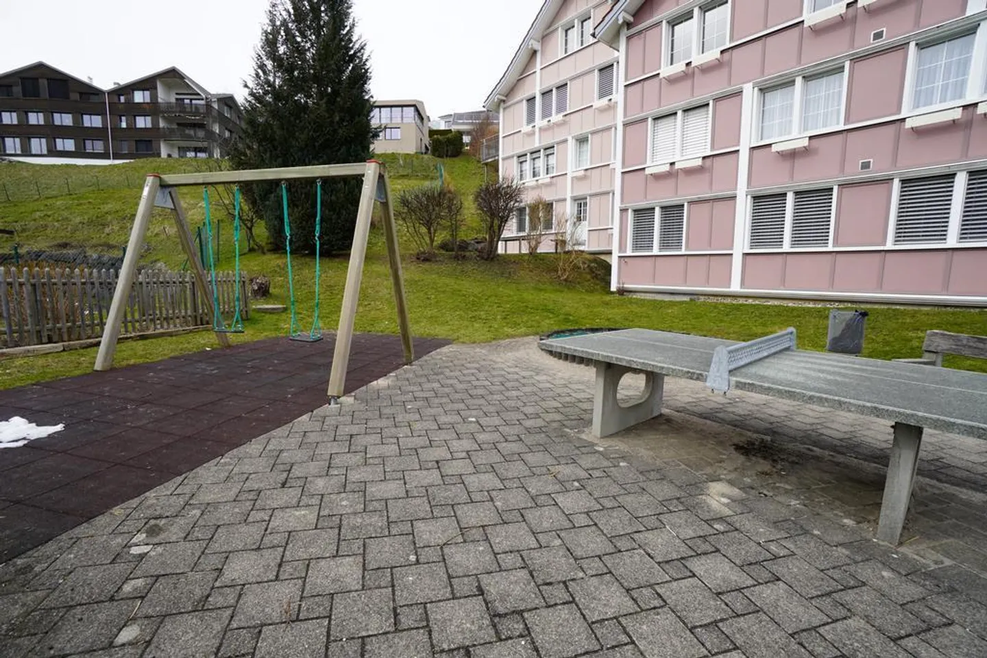 4.5 Room Apartment - Completely Renovated Bathroom - Photo 10 of 11