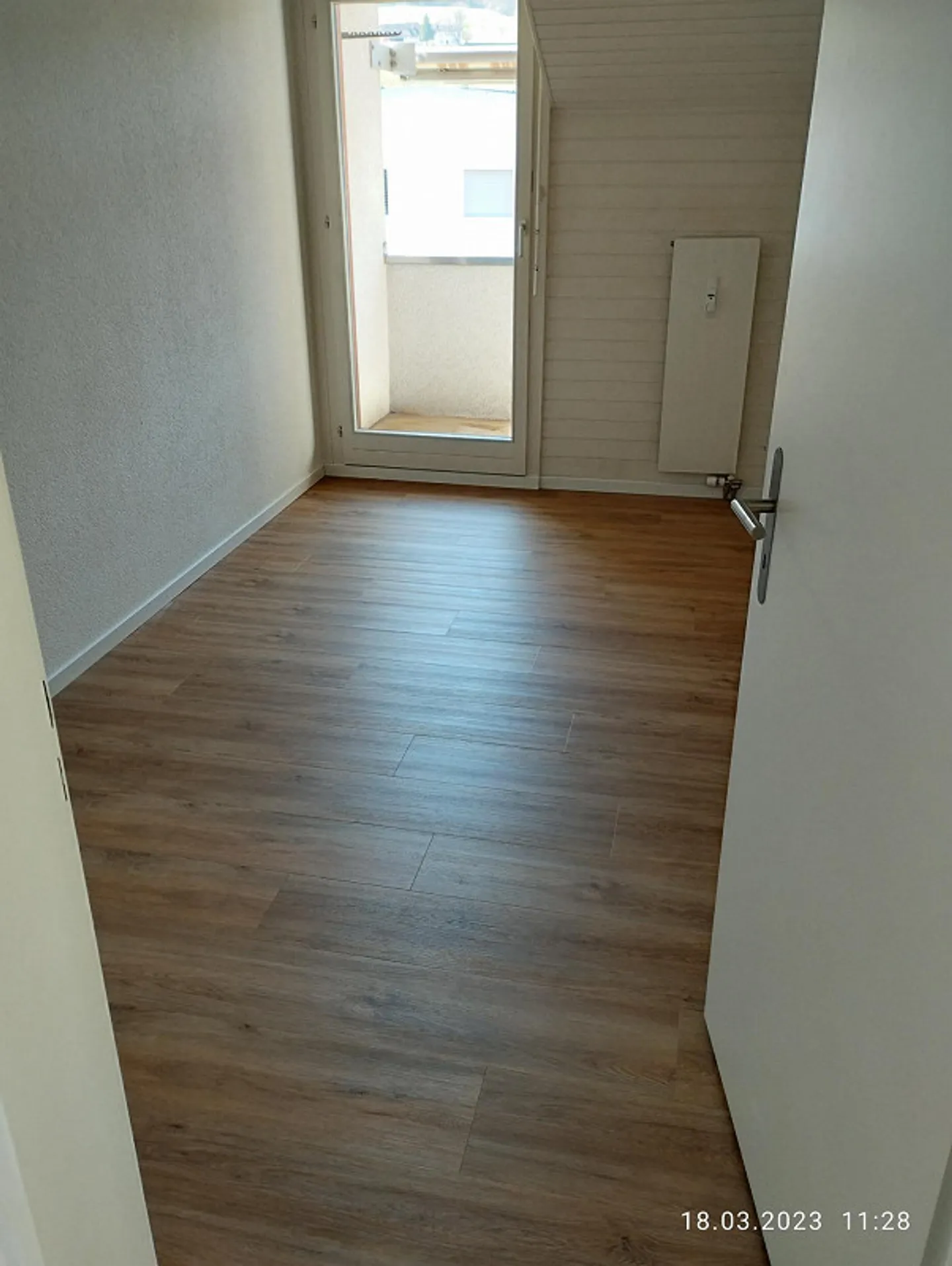Charmante Dachwohnung mit Balkonen - Foto 4 von 7