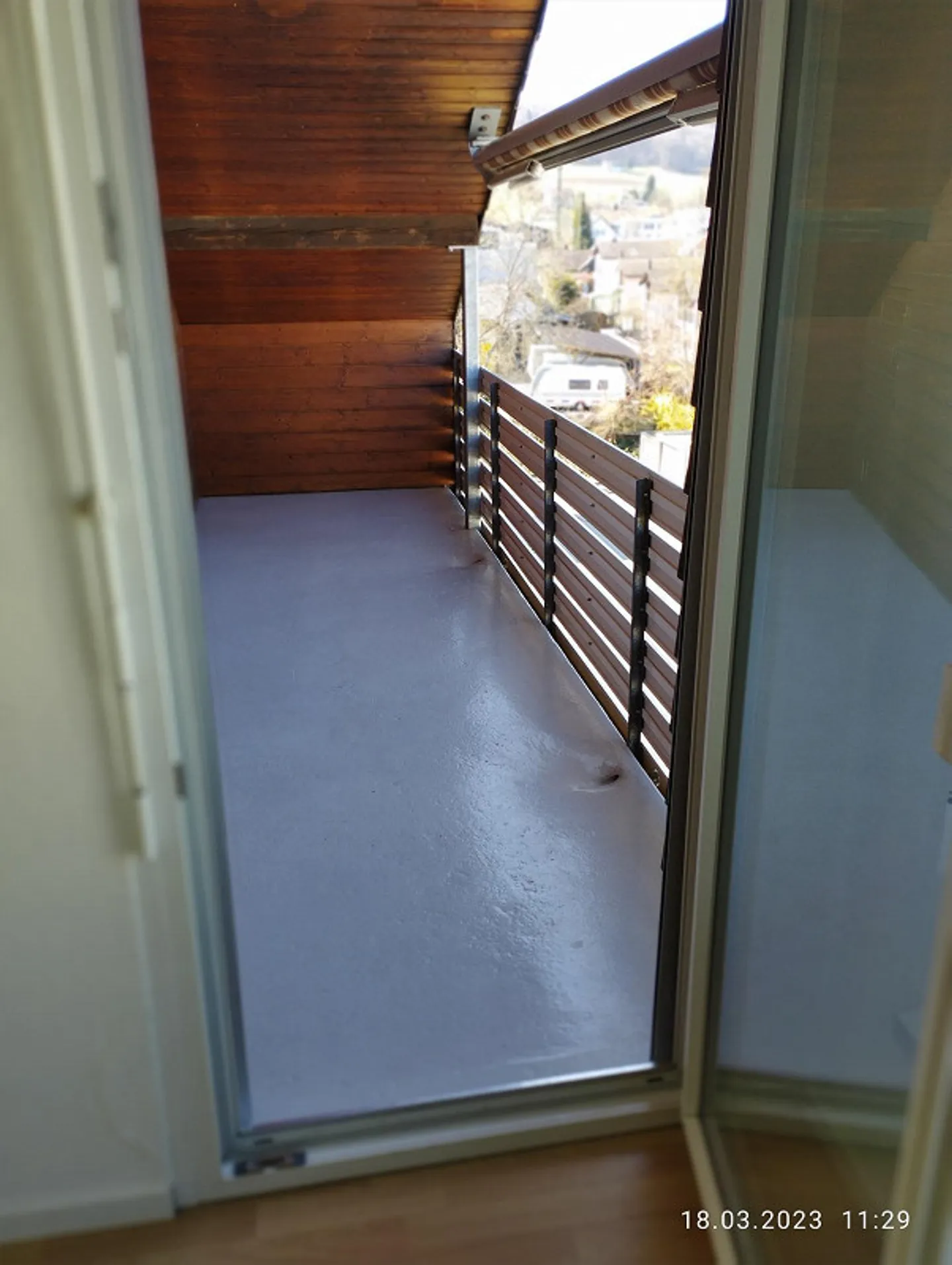 Charmante Dachwohnung mit Balkonen - Foto 7 von 7