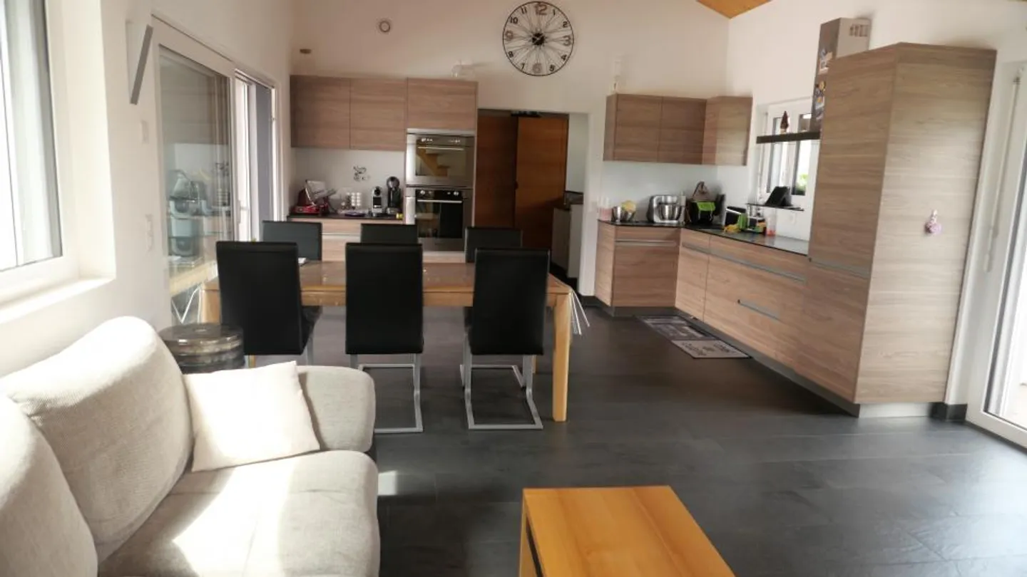 Vollständig-Branson (VS) - 4,5-Zimmer-Wohnung mit überdachter Terrasse - Foto 8 von 11
