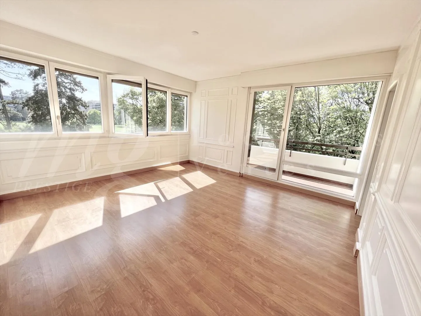 ON PARK BERTRAND!! LARGE 300 m2 APARTMENT WITH TERRACE AND BALCONY - 5 rooms - Photo 5 of 10