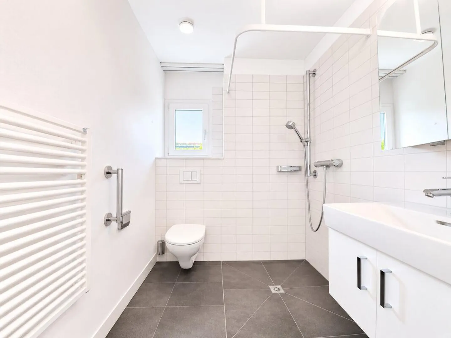 Bel appartement adapté à l'âge dans un emplacement ensoleillé et calme - Photo 6 sur 9