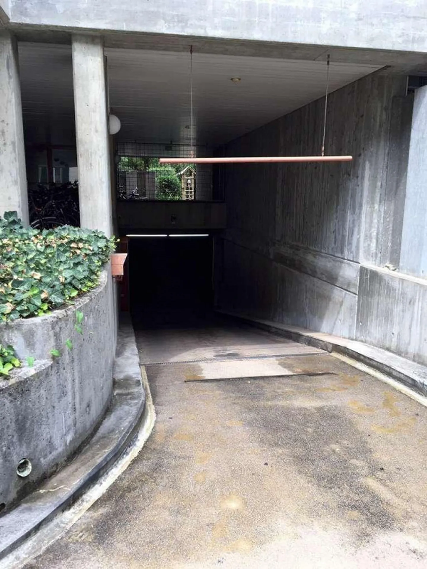 Posti auto vicino a Eigerplatz! - Foto 1 di 2