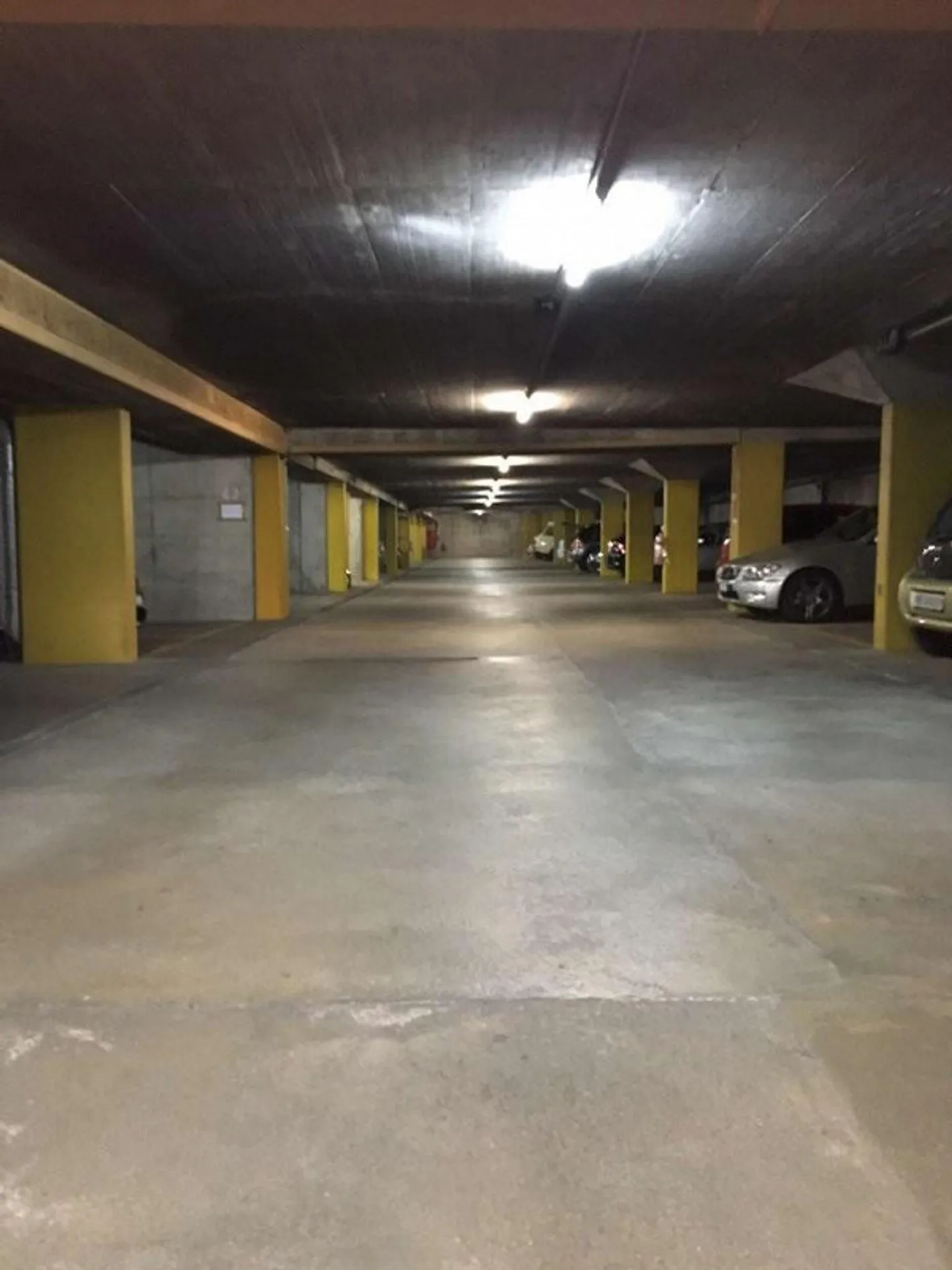 Posti auto vicino a Eigerplatz! - Foto 2 di 2