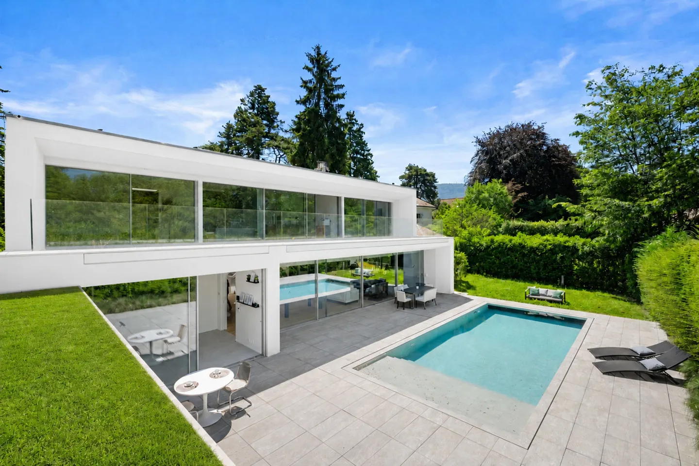 Contemporary Villa in Chêne-Bougeries - Photo 1 of 13