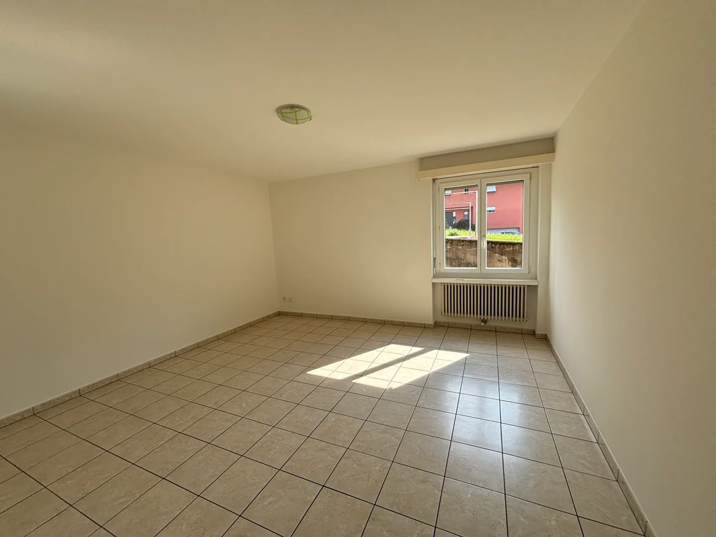Spacious 1.5-room apartment in Arbedo - Photo 3 of 6