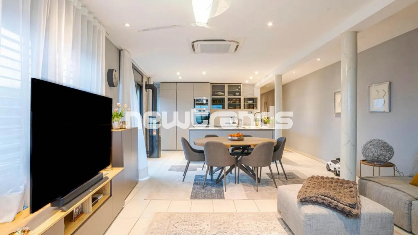 Agra: Moderno appartamento di 5 locali in bifamiliare con terrazza e vista. - Foto 1 di 13