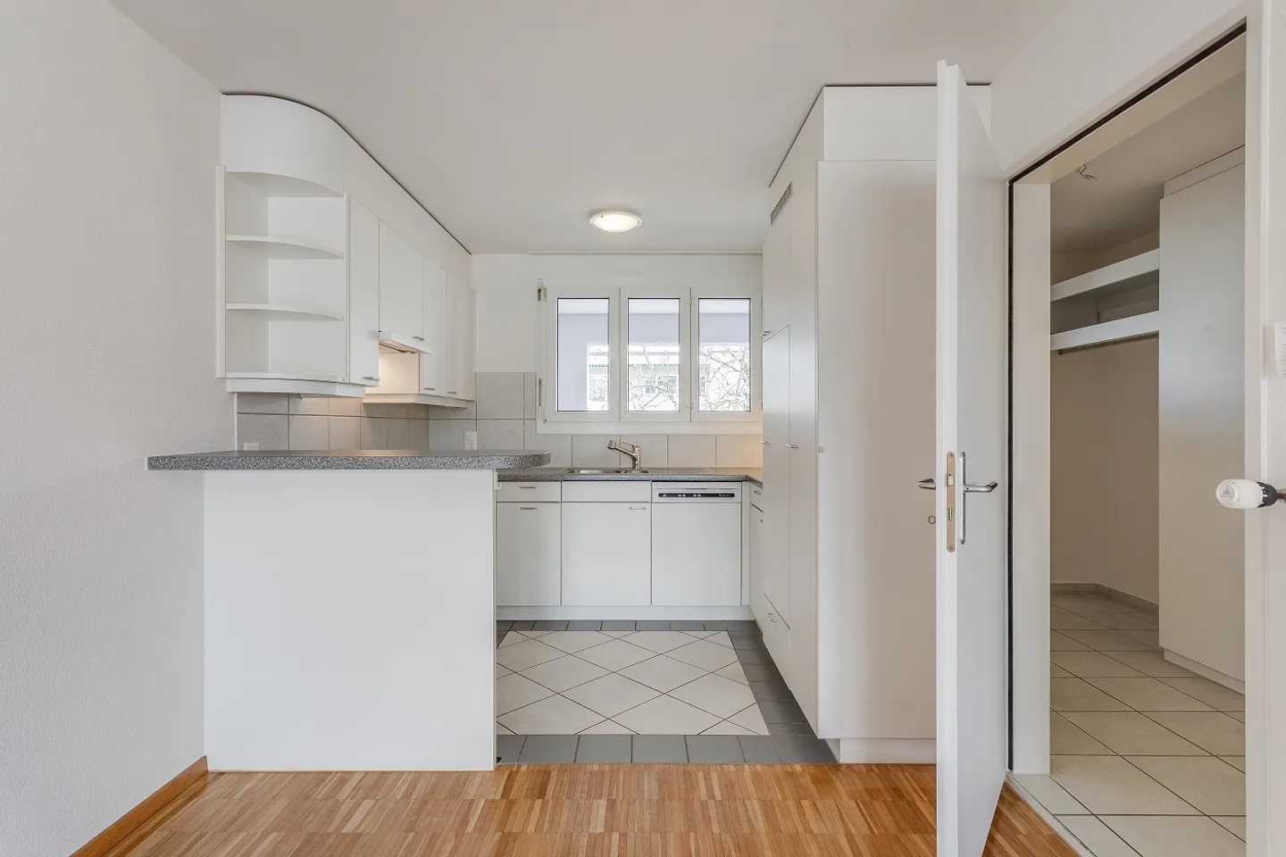 Maisonette apartment with large terrace! - Photo 3 of 12