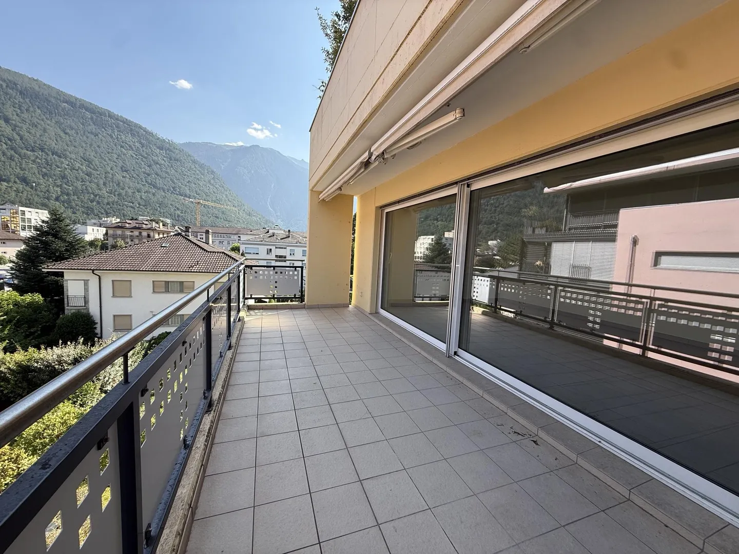 Appartamento spazioso con balcone - Foto 1 di 10