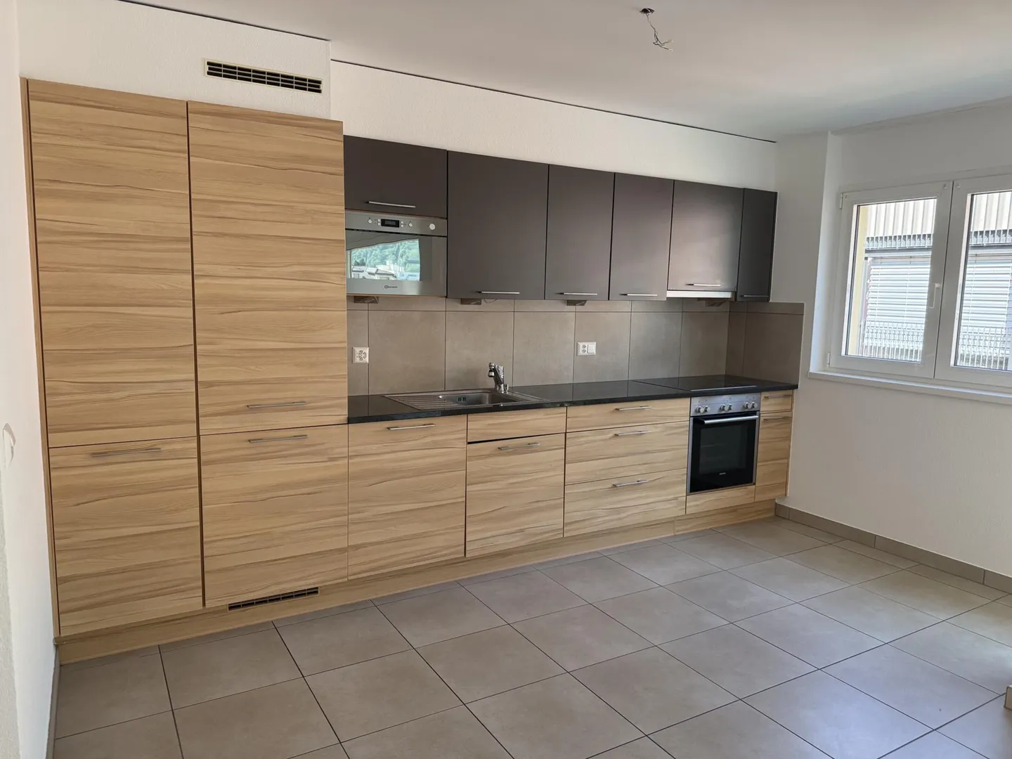 Appartamento spazioso con balcone - Foto 4 di 10