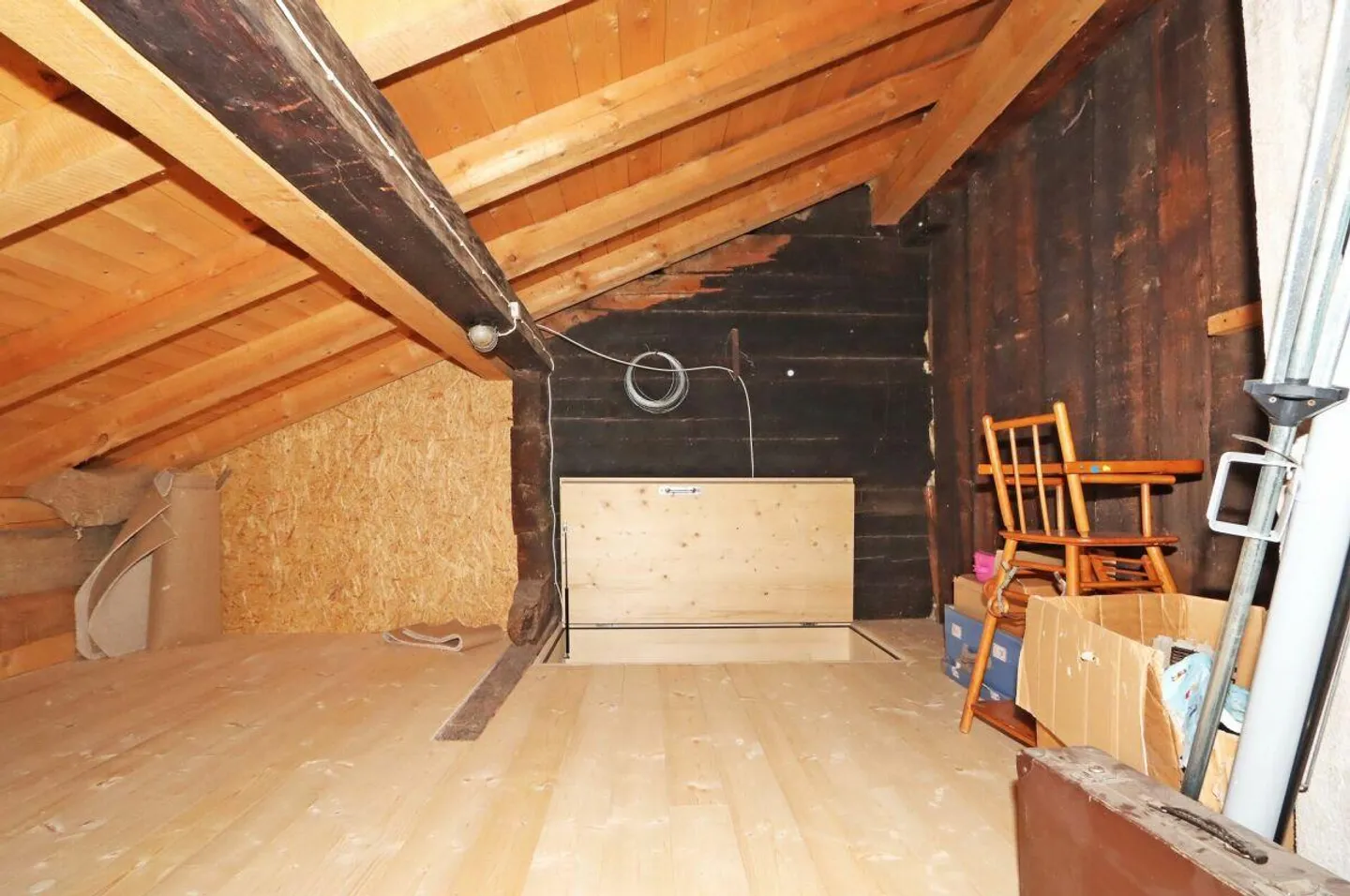 Mezza casa residenziale o vacanziera con giardino in una posizione tranquilla e soleggiata a Matt - Foto 20 di 23