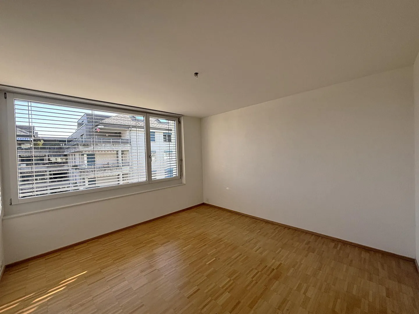 Bright and spacious 3.5-room apartment in Lachen - Photo 8 of 11