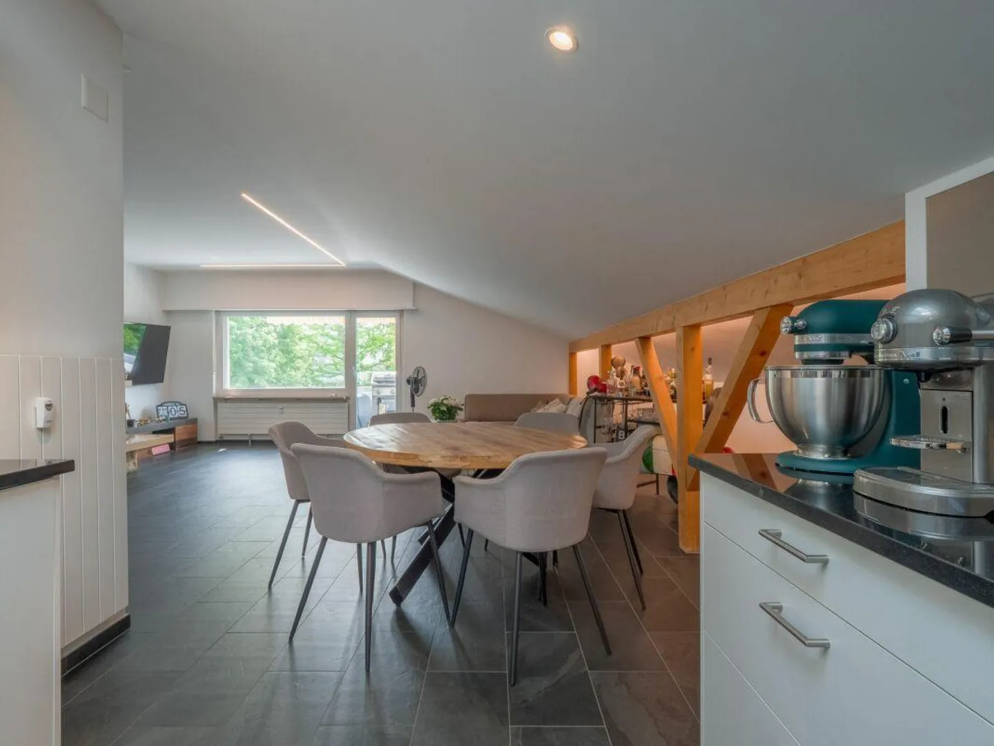 Moderne 3.5 Z' Dachwohnung mit 1 Aussenparkplatz - Foto 9 von 12