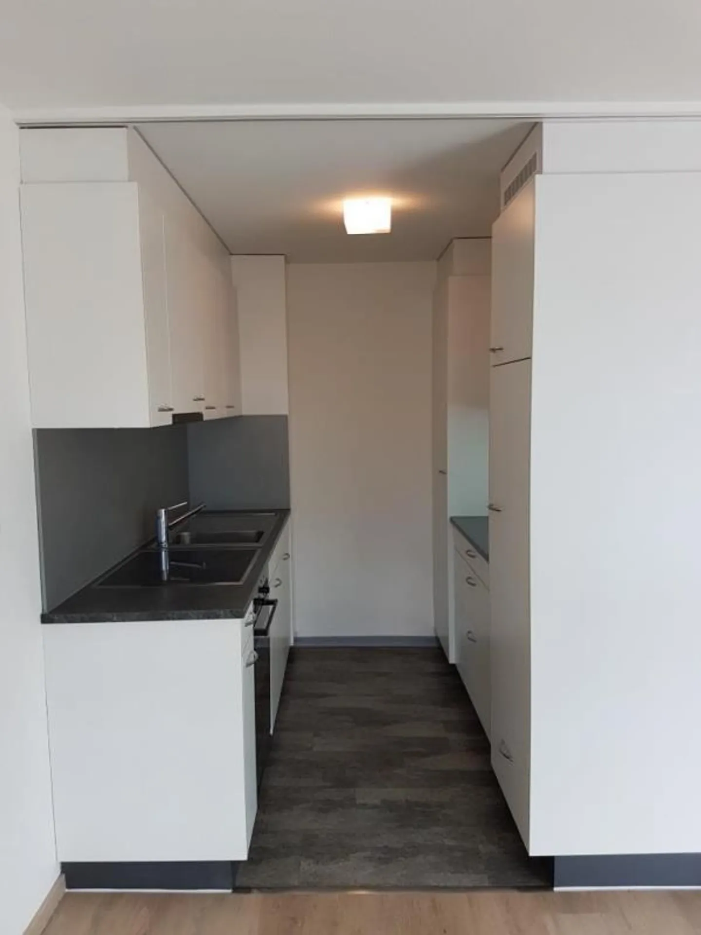 Appartamento luminoso vicino al centro di Altdorf - Foto 2 di 9