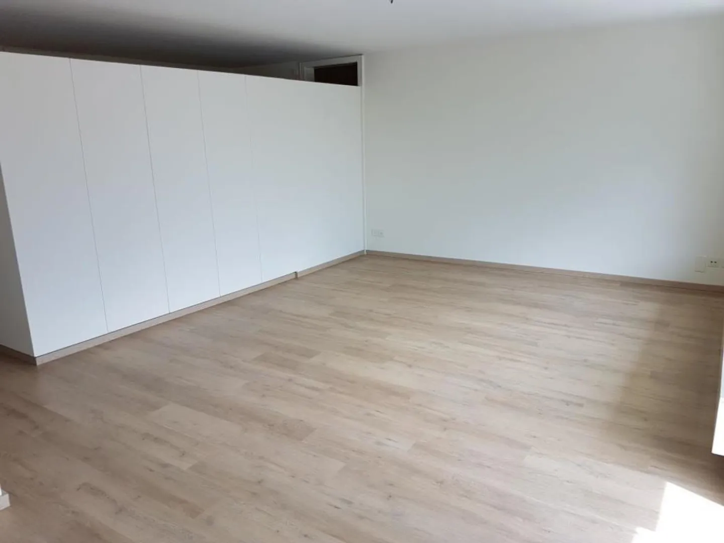 Appartamento luminoso vicino al centro di Altdorf - Foto 3 di 9