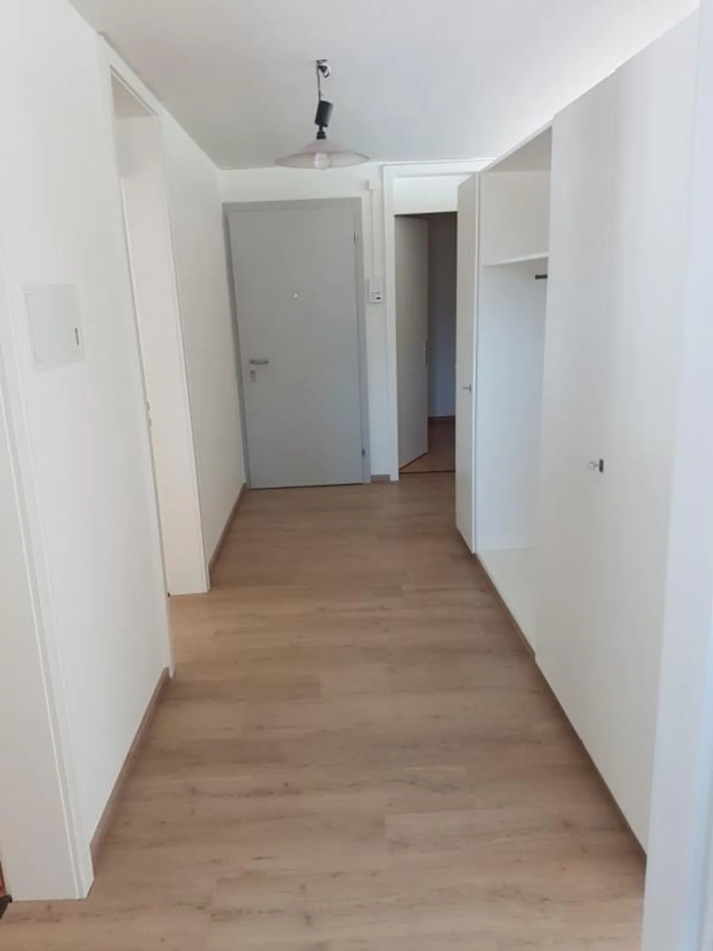 Appartamento luminoso vicino al centro di Altdorf - Foto 8 di 9