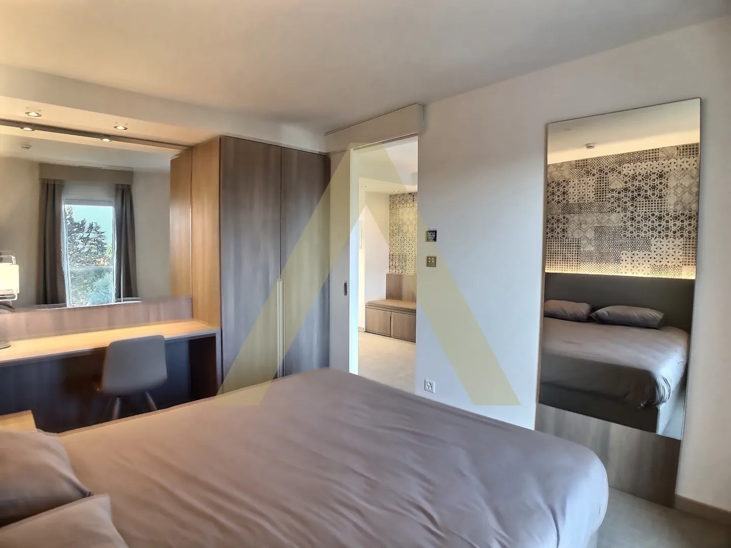 MAGNIFICENT 2-ROOM FURNISHED APARTMENT OPPOSITE EPFL & UNIL - Photo 7 of 13