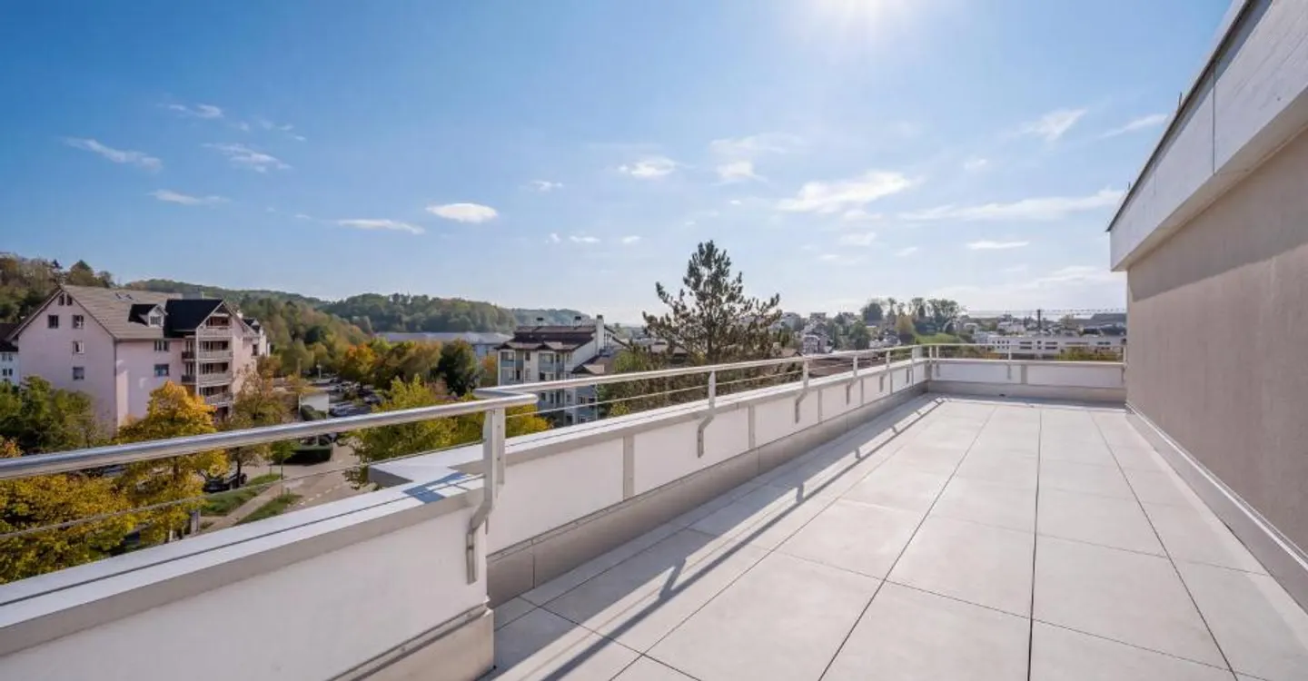 Beautiful penthouse apartment is looking for you! - Photo 2 of 11