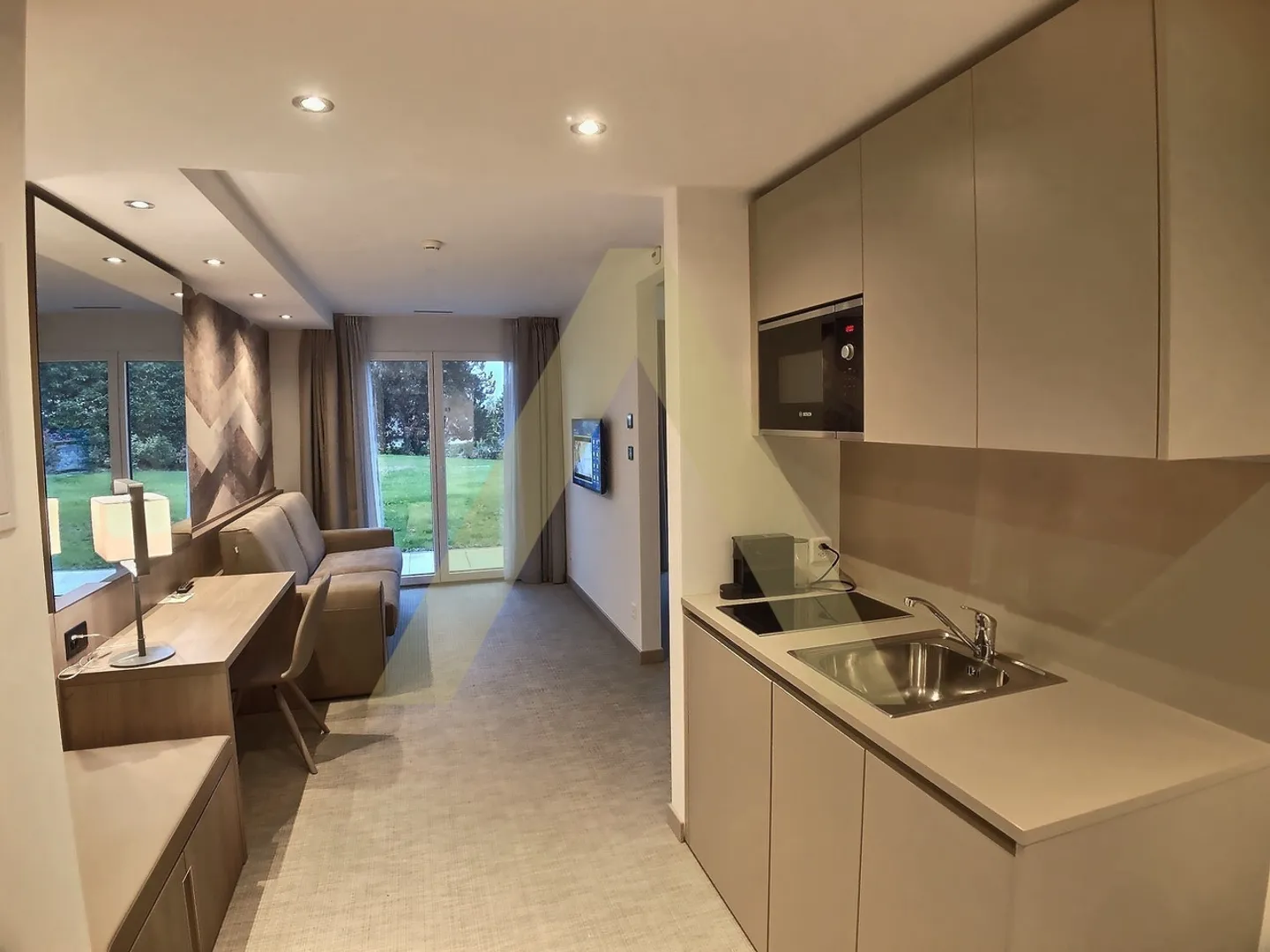 MAGNIFICENT 2-ROOM FURNISHED APARTMENT OPPOSITE EPFL & UNIL - Photo 10 of 13