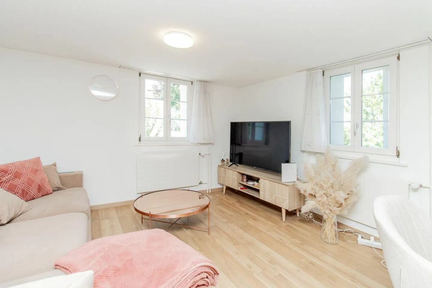 Moderno appartamento di 2,5 stanze con balcone coperto in posizione tranquilla - Foto 1 di 11