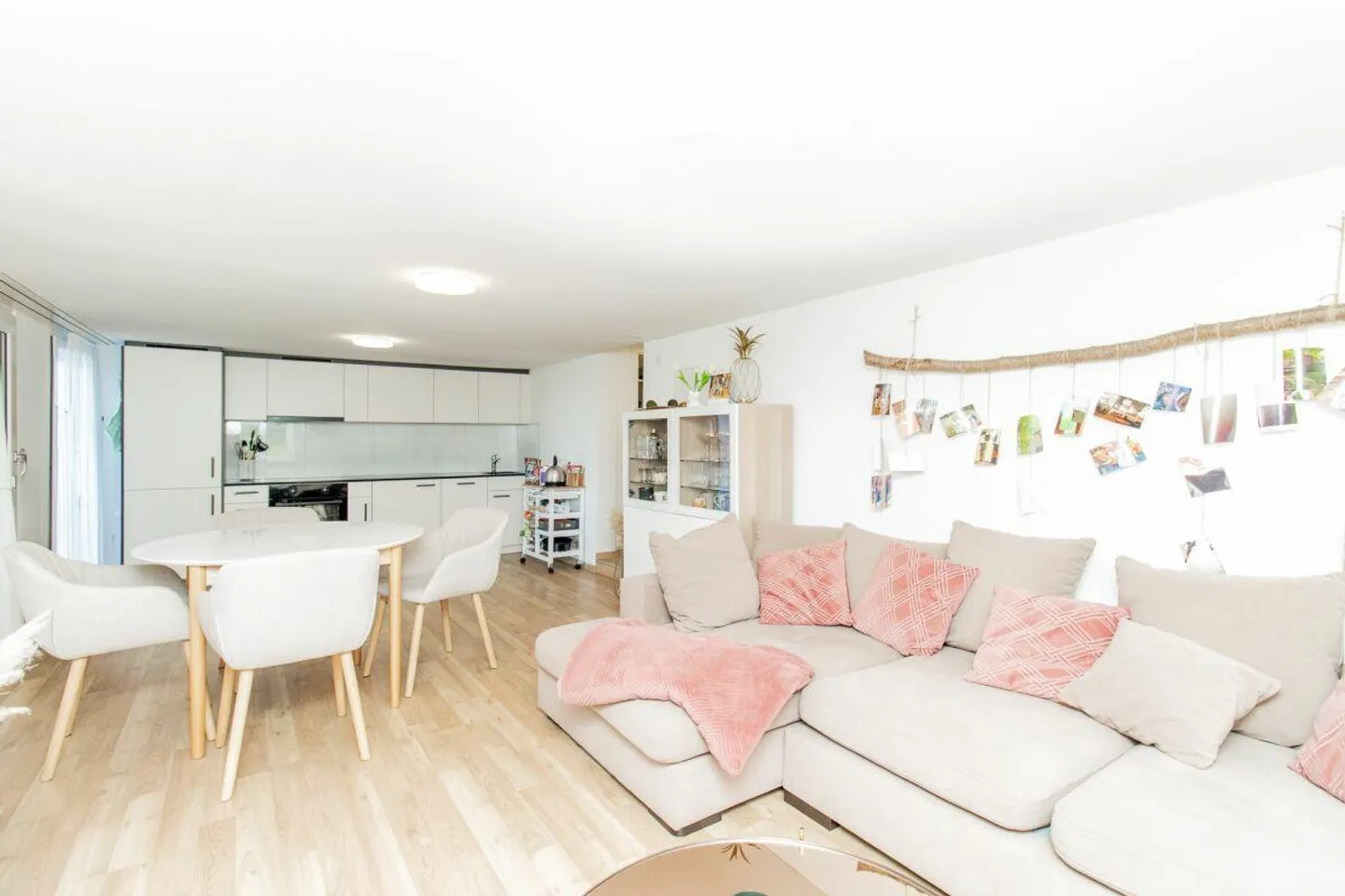 Moderno appartamento di 2,5 stanze con balcone coperto in posizione tranquilla - Foto 2 di 11