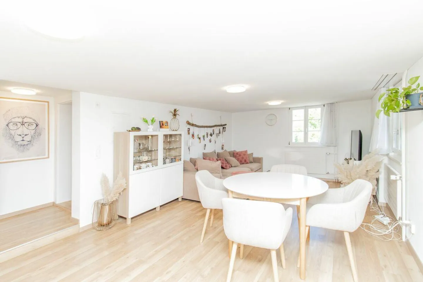 Moderno appartamento di 2,5 stanze con balcone coperto in posizione tranquilla - Foto 3 di 11