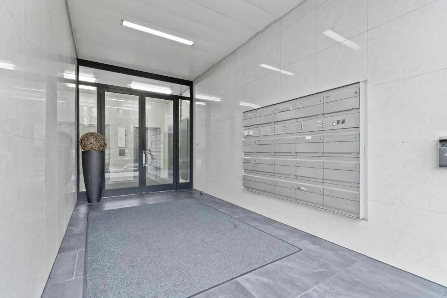 Espace commercial central à Zurich-Altstetten - Photo 3 sur 9