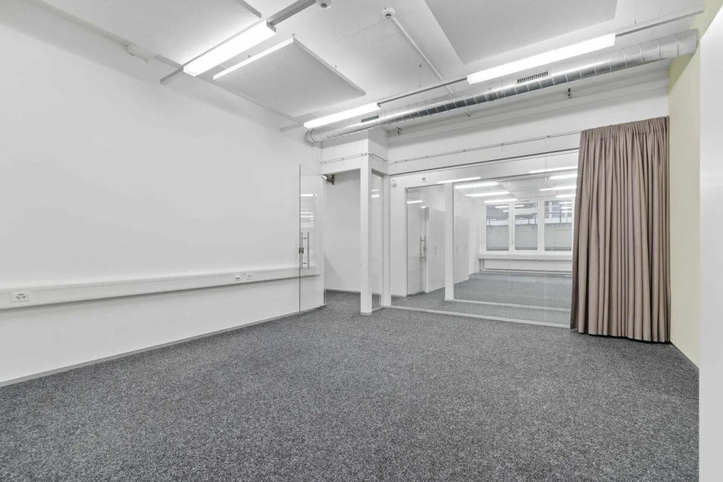 Espace commercial central à Zurich-Altstetten - Photo 7 sur 9