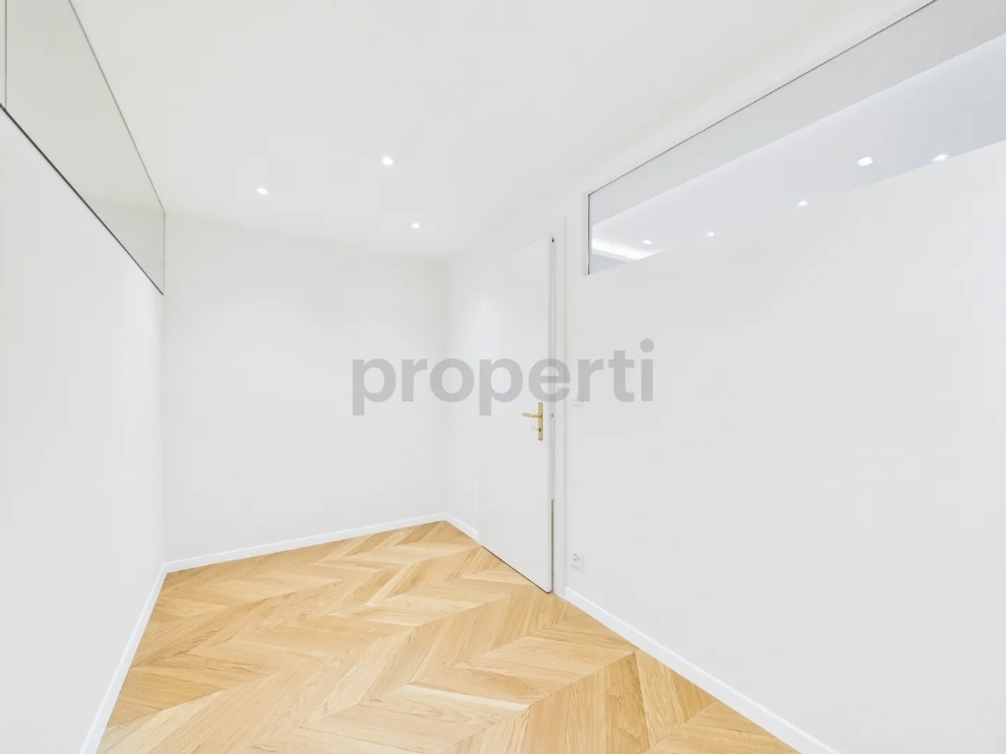 Di fronte al Rodano: Eleganza contemporanea e luce nel cuore di Ginevra - Foto 8 di 13