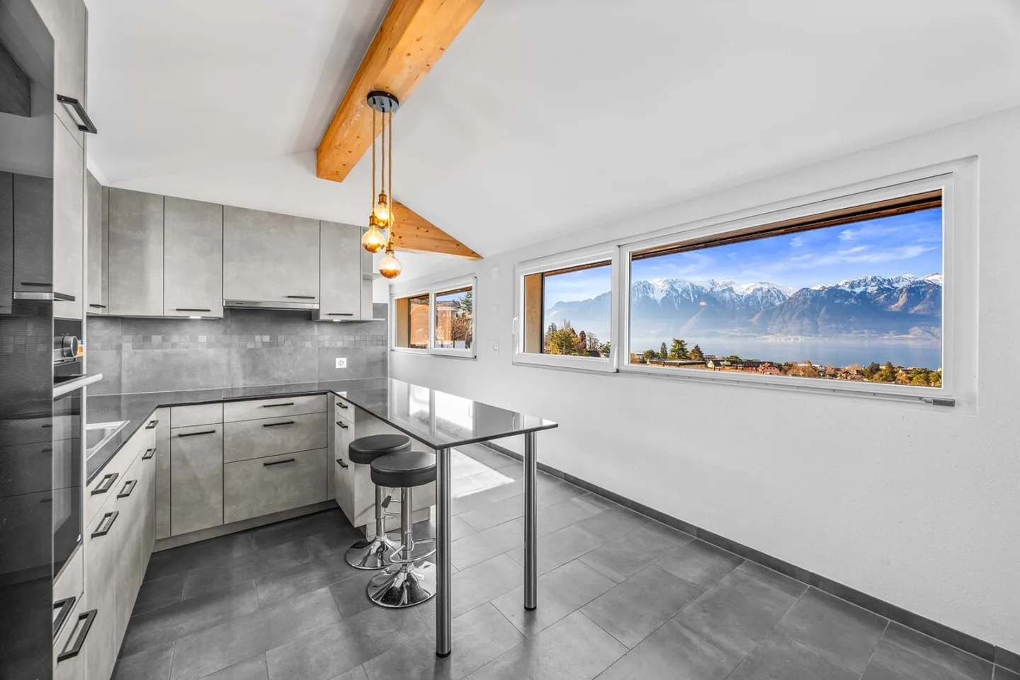 Große Villa mit zwei Wohneinheiten - Foto 2 von 13