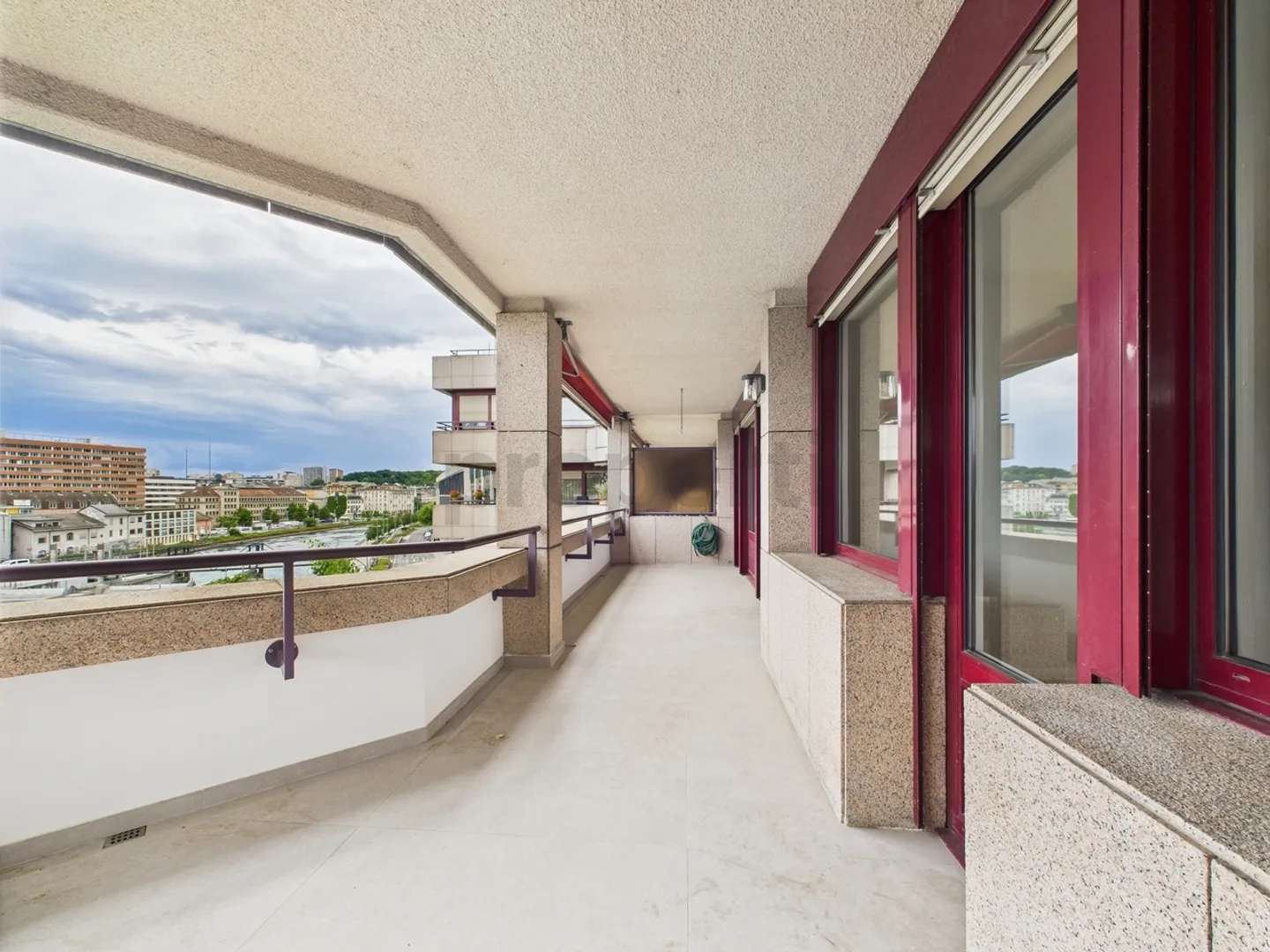 Di fronte al Rodano: Eleganza contemporanea e luce nel cuore di Ginevra - Foto 12 di 13