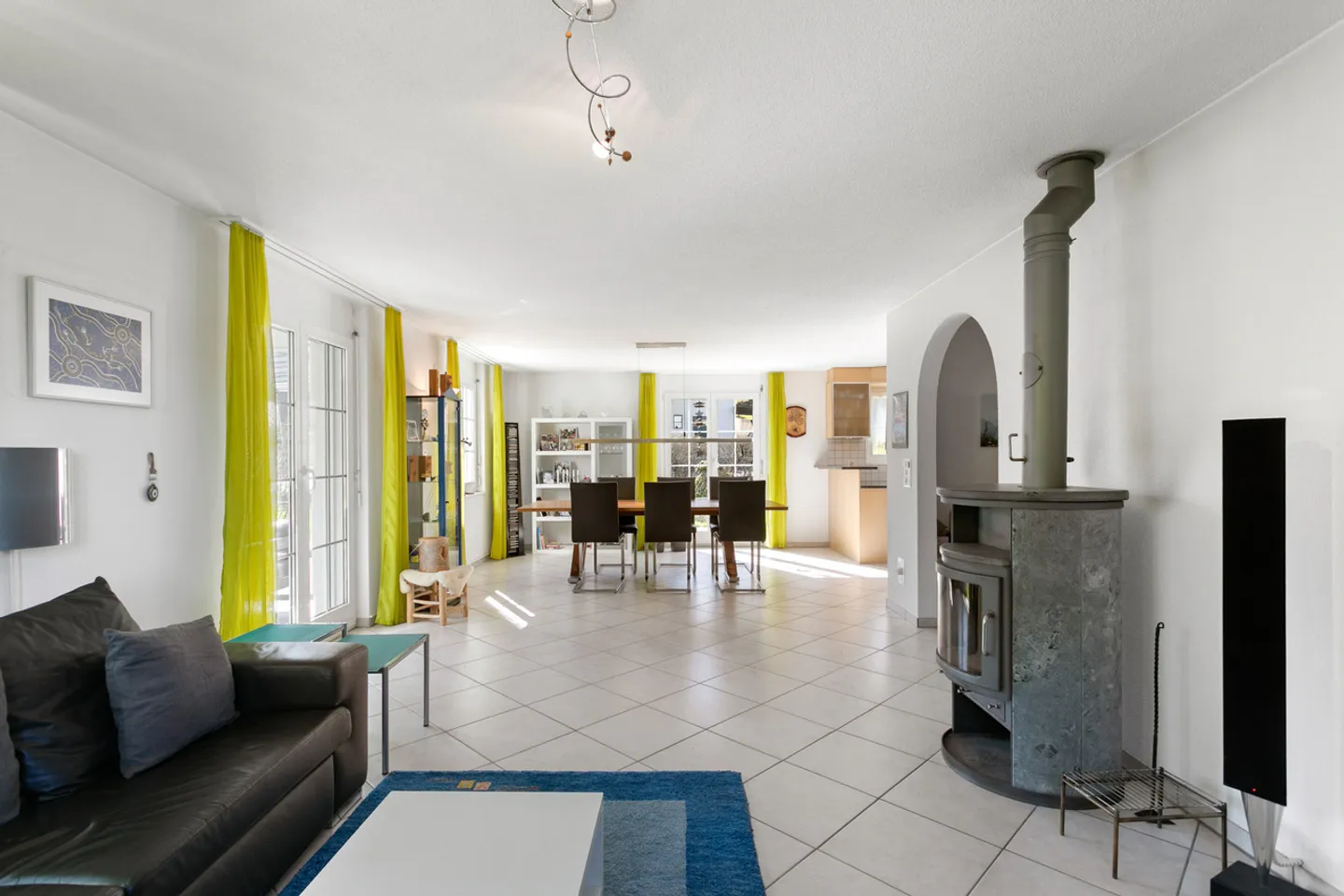 Geräumiges Familienhaus in der Natur - Foto 3 von 7